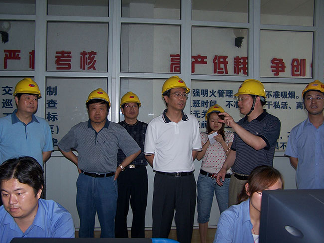 2007年6月21日，張家港市市長王翔到集團(tuán)核心企業(yè)華昌化工合成主控室參觀