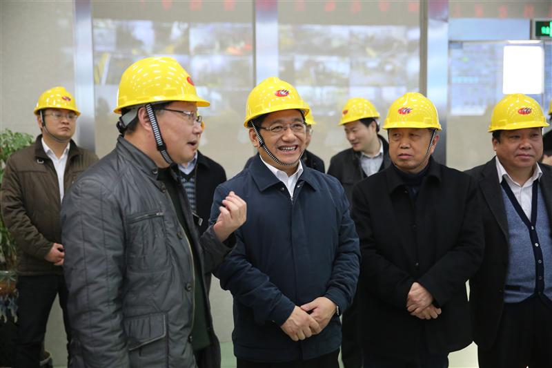 2015年12月30日下午，蘇州市副市長徐美健帶領(lǐng)消防、安監(jiān)等部門的負(fù)責(zé)人來華昌化工進(jìn)行節(jié)前安全生產(chǎn)檢查工作。