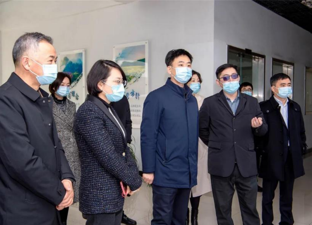 2022年2月9 日上午，市委副書記、市長蔡劍峰一 行來到江蘇七洲綠色化 工股份有限公司